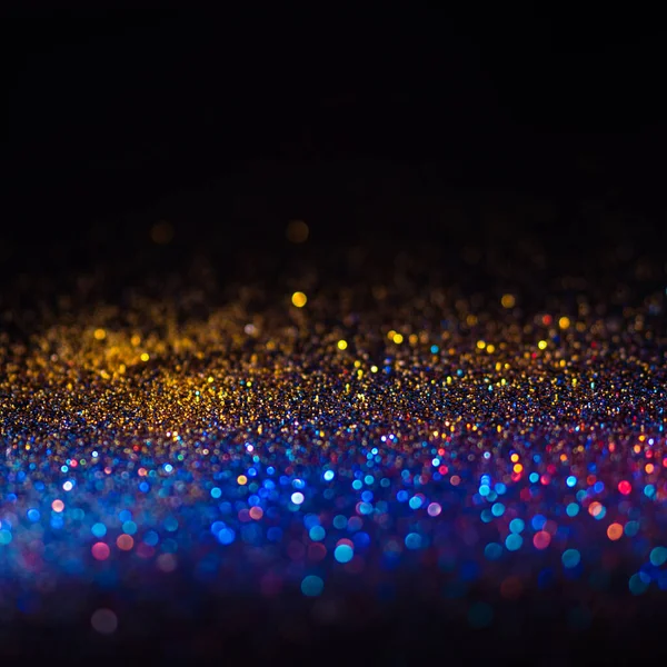 Veelkleurige glanzende glitter in focus en onscherp, abstracte glanzende achtergrond — Stockfoto