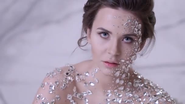 Unusual makeup and face art with sparkling rhinestones on the skin. — Stock Video