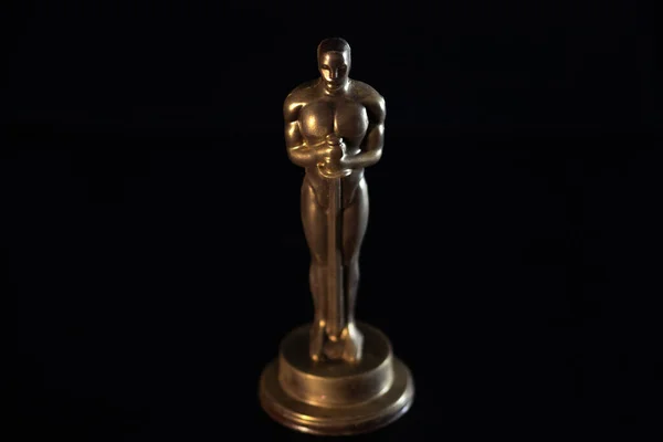 SAINT PETERSBURG, RUSSIE - 8 MAI 2020 : statuette de remise des Oscars — Photo