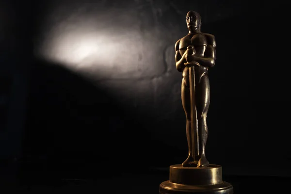 SAINT PETERSBURG, RUSSIE - 8 MAI 2020 : statuette de remise des Oscars — Photo