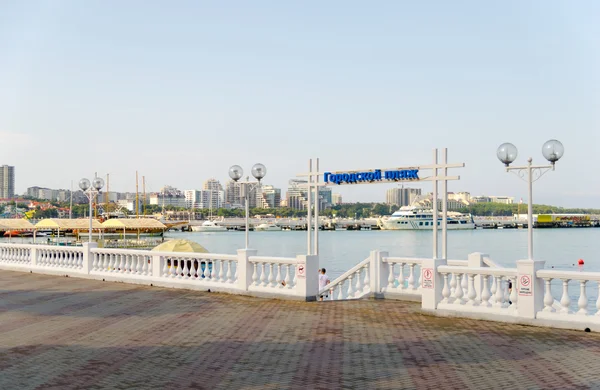 Stadtstrand. Gelendschik. — Stockfoto