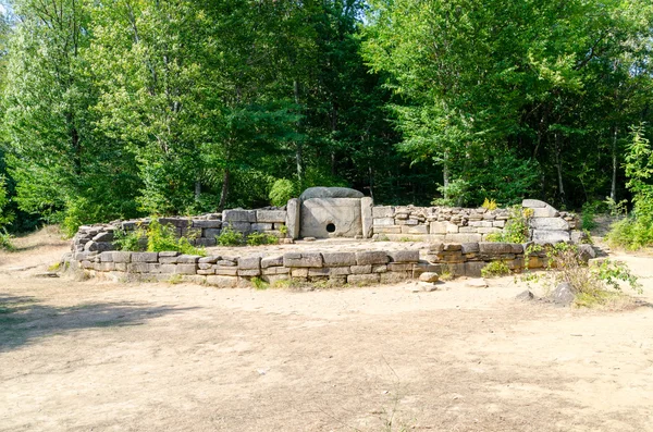 Dolmen v údolí řeky Zhane, Rusko — Stock fotografie