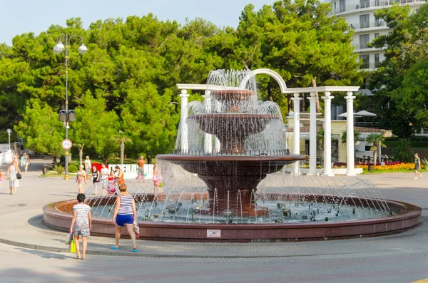 Fuente de luz y música en el terraplén de Gelendzhik . —  Fotos de Stock