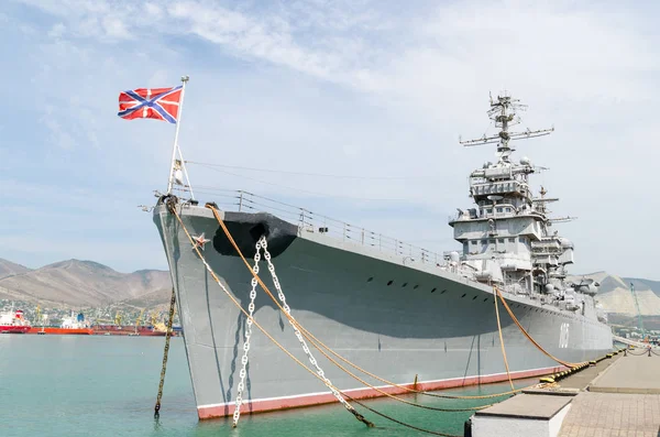 Novorossiysk. The cruiser Mikhail Kutuzov. — Stock Photo, Image