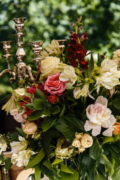 Hochzeitsdekor Tischdekoration und Blumen — Stockfoto