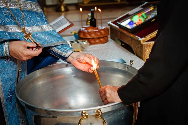 Vaftiz saç yanma ritüel