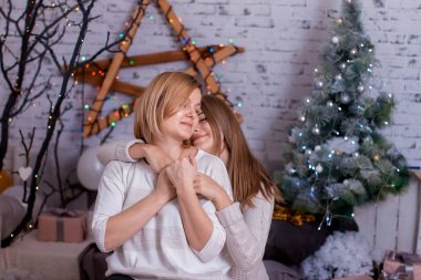 Anne ve genç kızı portresi