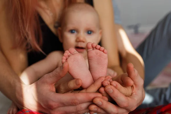 Novorozence baby nohy. — Stock fotografie