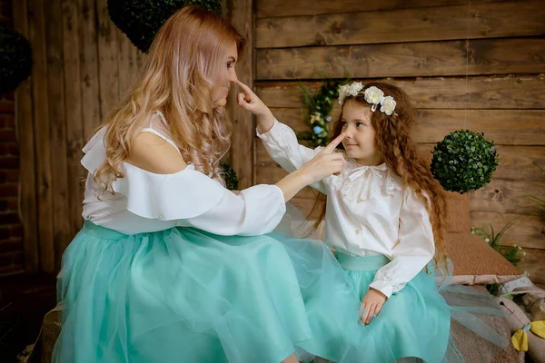 Beautiful Mother Daughter Gentle Pastel Spring Decor — Stock Photo, Image