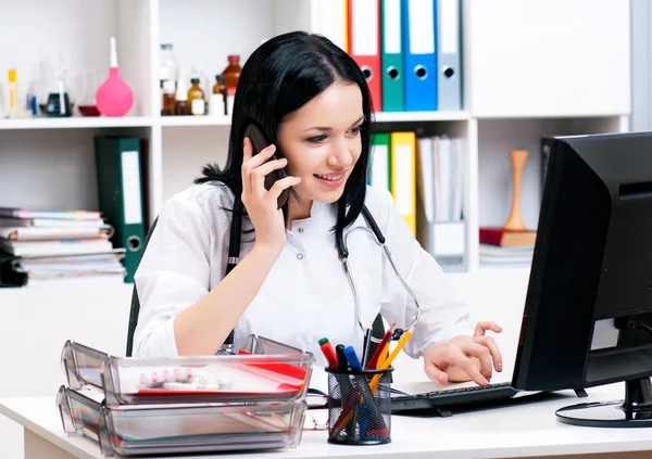 Retrato de médico feminino — Fotografia de Stock