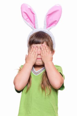 tavşan kulaklı küçük kız
