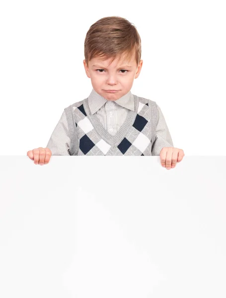 Kleiner Junge guckt vom weißen Brett — Stockfoto