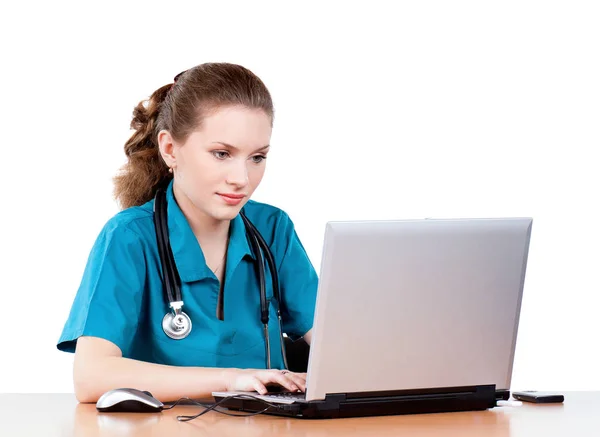 Vrouw arts met laptop — Stockfoto