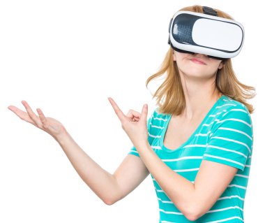 VR gözlüklü kadın