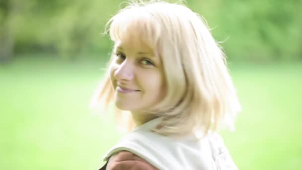 Woman in park looking at camera — Stock Video