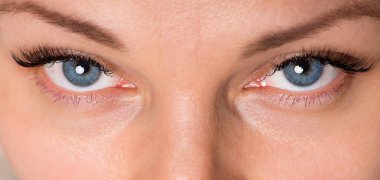 Gözleri ve kirpik ile kadın yüz