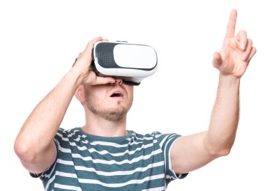 Vr gözlüklü adam
