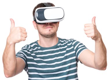 Vr gözlüklü adam