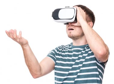 Vr gözlüklü adam