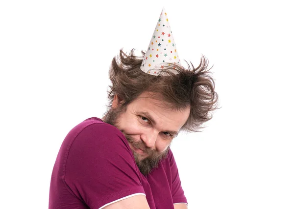 Doğum Günü Şapkalı Komik Saçlı Utangaç Sakallı Adam Beyaz Arka — Stok fotoğraf