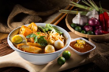  traditiona köri baharatlı erişte çorbası