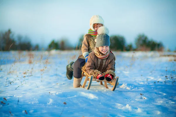 Bambino felice all'aperto . — Foto Stock