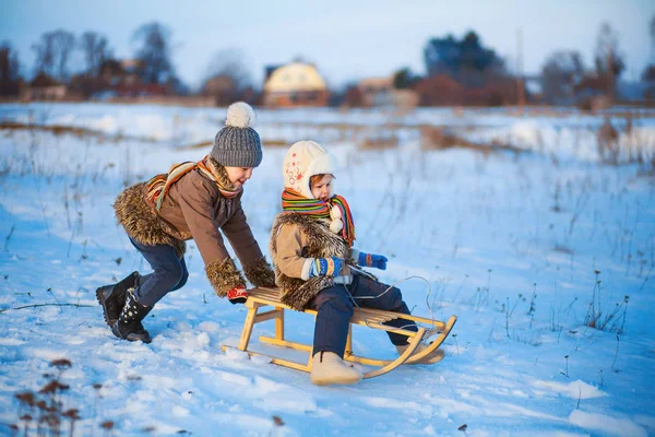 Bambino felice all'aperto . — Foto Stock