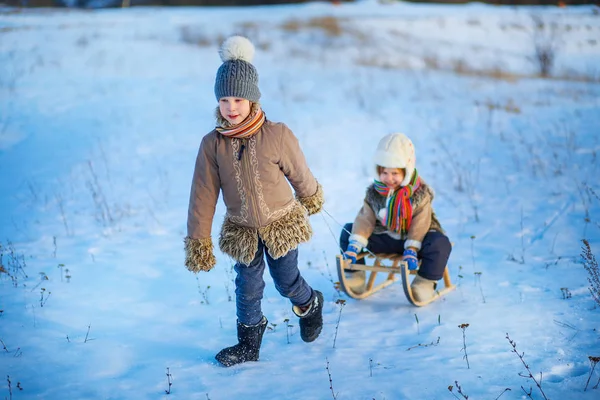 Bambino felice all'aperto . — Foto Stock