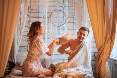 Fotoğraf stüdyosu mutlu çift.