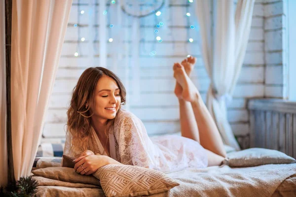 Young Woman Lying Big Bed — Stock Photo, Image