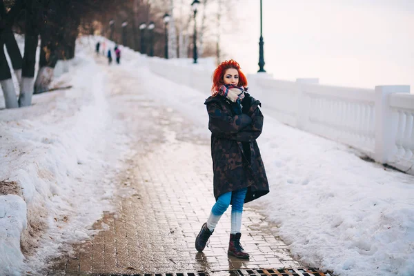 Молодая женщина . — стоковое фото