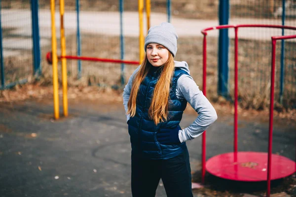 Mujer joven deportista . — Foto de Stock