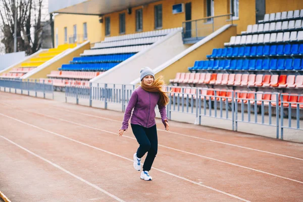 Jeune femme sportive . — Photo