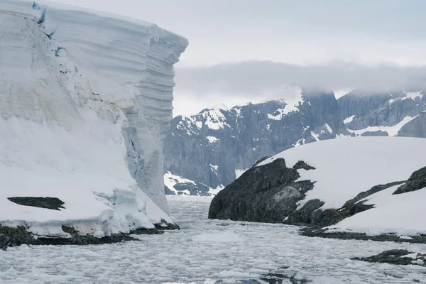 Natura e paesaggi dell'Antartide. Cambiamenti climatici e atmosferici . — Foto Stock