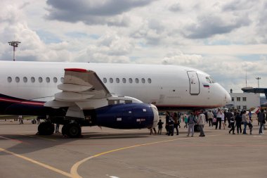 Uçağın Sukhoi Superjet 100-95 arayan kişi