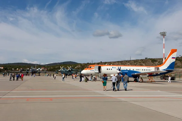Uçak Radar(Npp) Ilyushin Il-114 arayan kişi