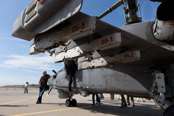 Ziyaretçi askeri helikopteri Ka-52 