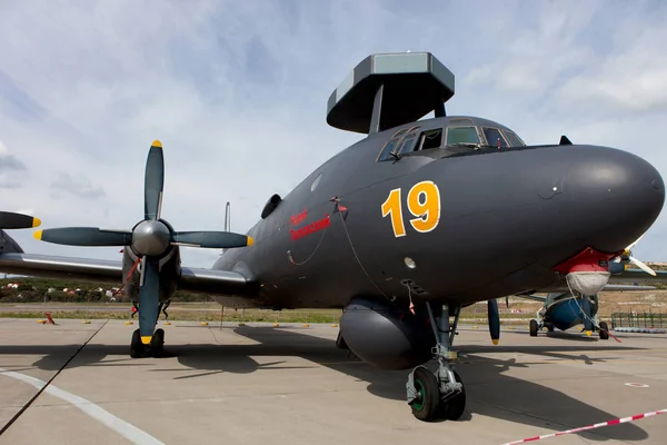 Uçak Ilyushin Il-38 bir sergi alanı