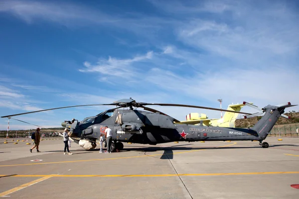Rus askeri helikopter Mi-28 üzerinde bir sergi alanı