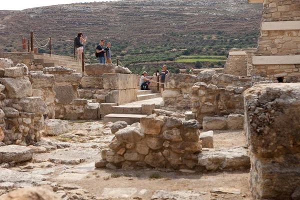 Knosos Sarayı bir gezi turist