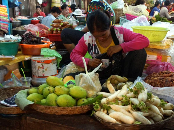 Woman selling vegetables in the market