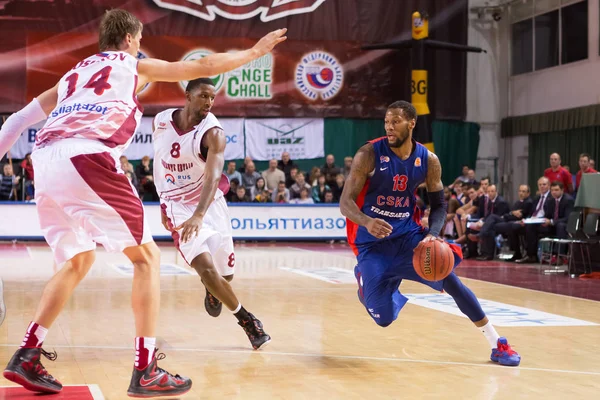 BC CSKA forward Sonny Weems # 13 drives to the basket — стоковое фото