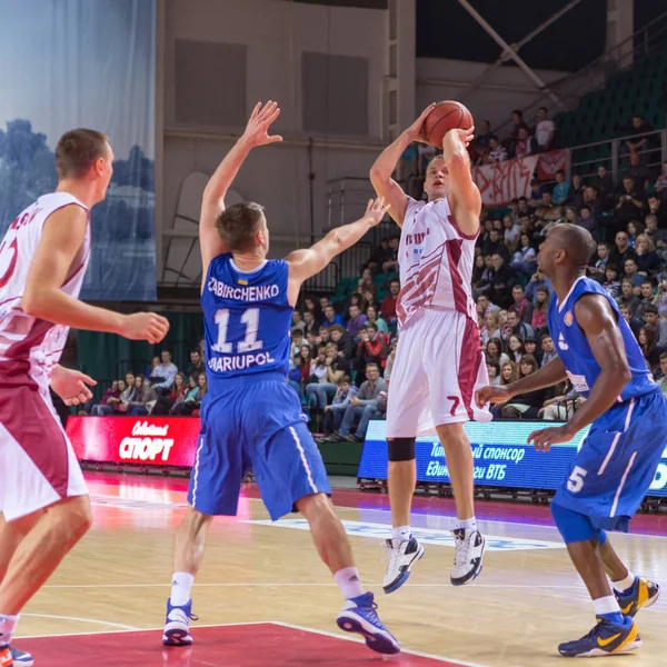 BC Krasnye Krylia guard Anton Ponkrashov — Stockfoto