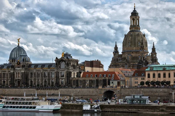 Frauenkirche y Bruhl Terrace (Balcón de Europa) - Dresde - G — Foto de Stock