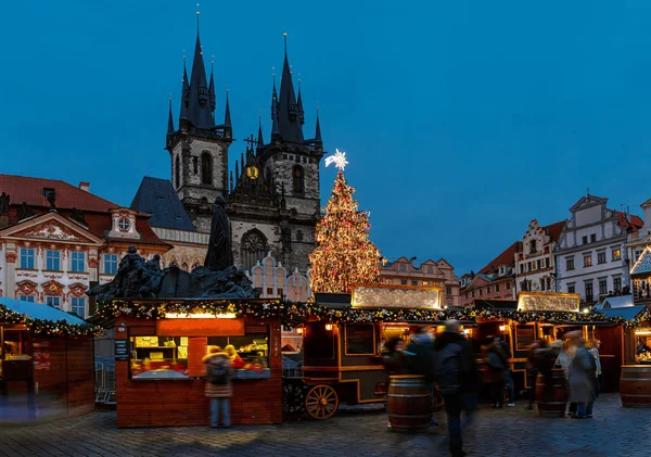 Рождественская ярмарка на Староместской площади в Праге - Чехия — стоковое фото