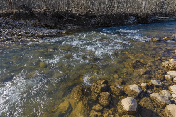 Der Bergfluss lizenzfreie Stockfotos