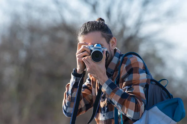 Photographer shoots close-up — Stock Photo, Image