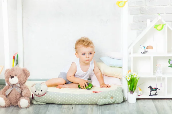 Little boy playing indoor — Stock Photo, Image