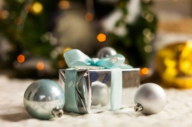 Üç İnci Noel balosu Renkli bokeh