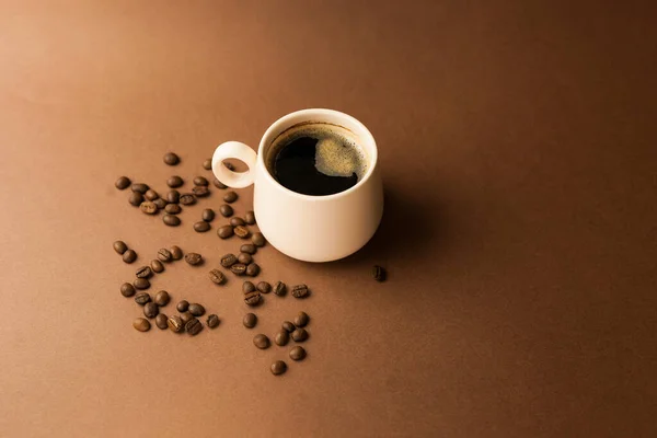 Šálek Kávy Kávovými Zrny Krásném Pozadí Kopírovat Místo Pro Text — Stock fotografie